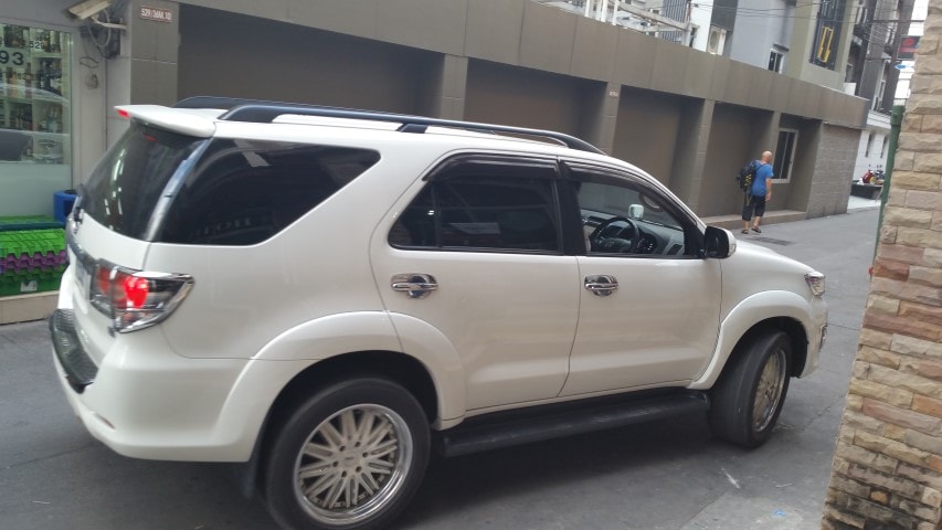 Pattaya to Suvarnabhumi Airport Taxi White Car